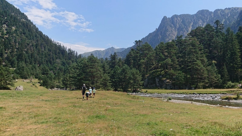 Climbing-at-Pont-dEspagne.jpg