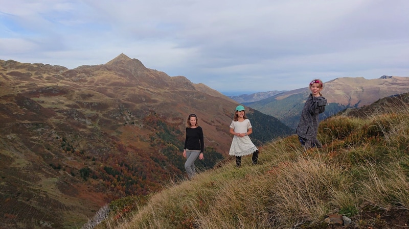 Girls-in-the-mountains.jpg