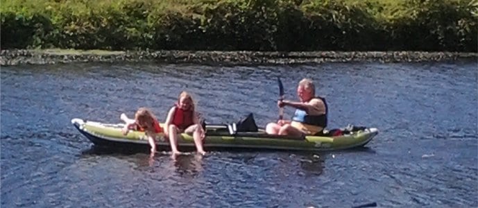 girls_kayak.jpg