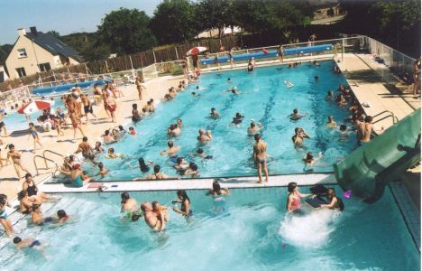 la-piscine-aquaval-a-merdrignac-6838-468-0-1.jpg