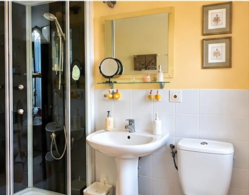 07_bedroom 2 ensuite. jpg
